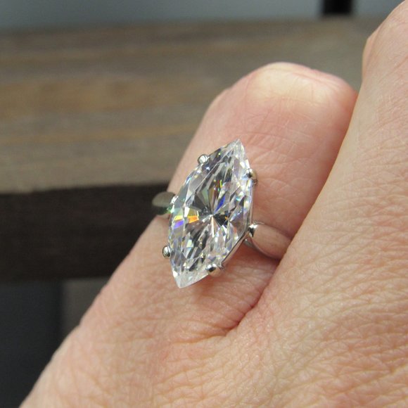 Size 6 10K Gold Bright Marquise Cubic Zirconia Band Ring Vintage - Picture 5 of 9